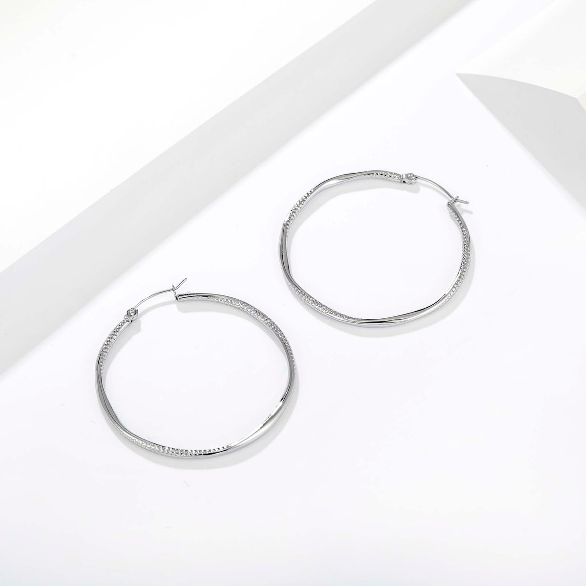 Stainless Steel Hoop Earrings for Women, Geometric Round Textured Hoop Earrings with Minimalist Metal Design, Modern Fashion Jewelry for Everyday Wear