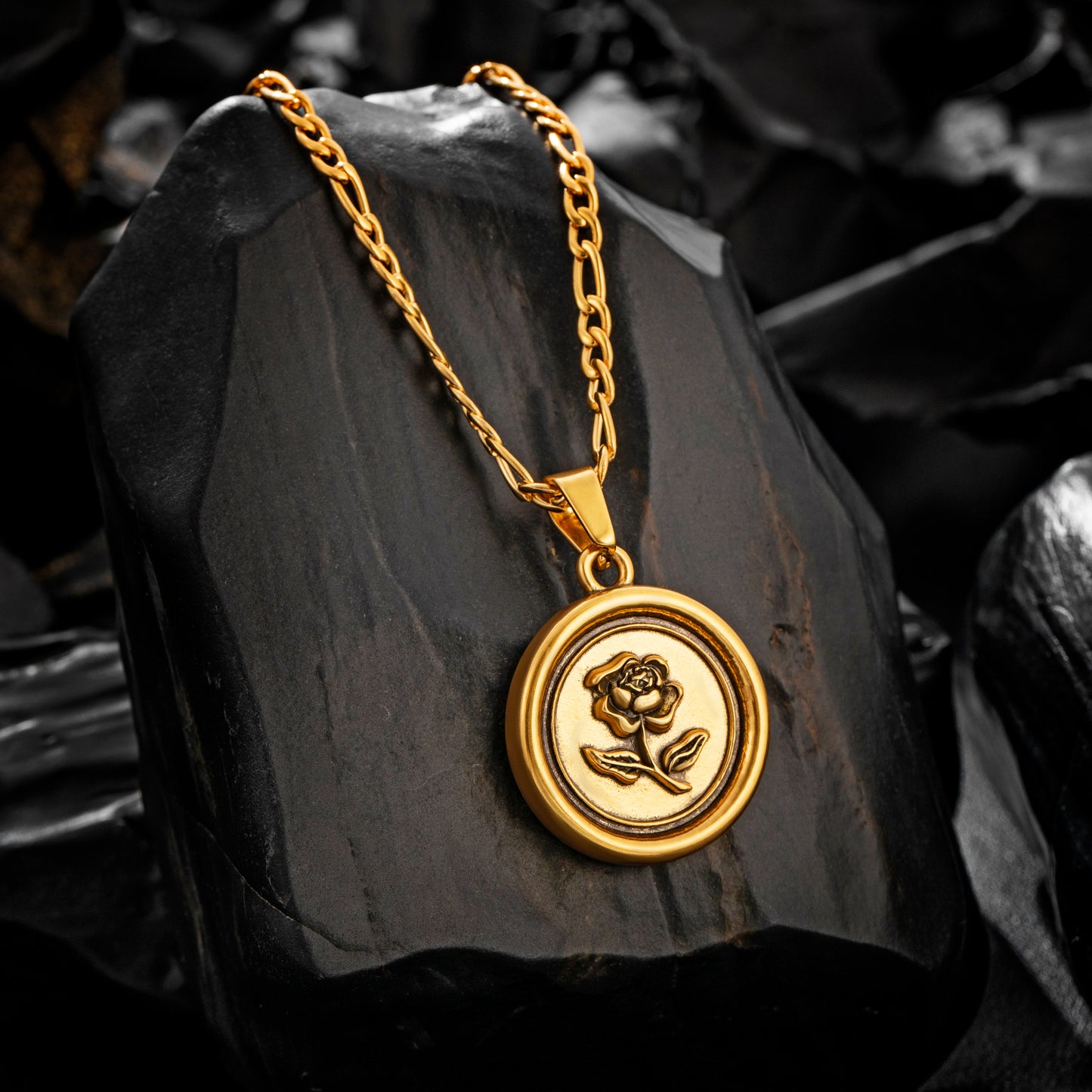 Antique Gold Rose Pendant Necklace Figaro Chain N00878