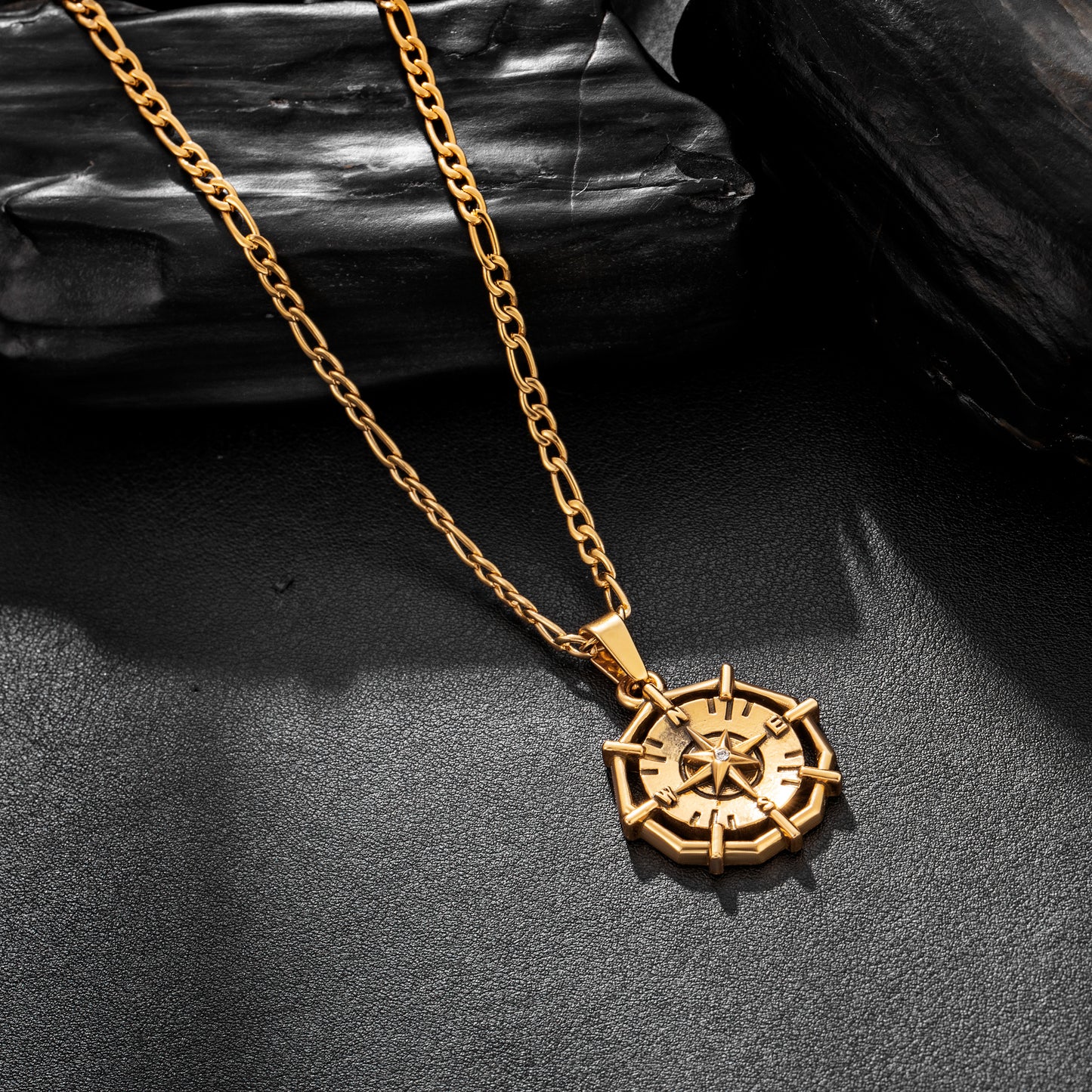 Antique Gold Compass Pendant Necklace Figaro Chain N01917