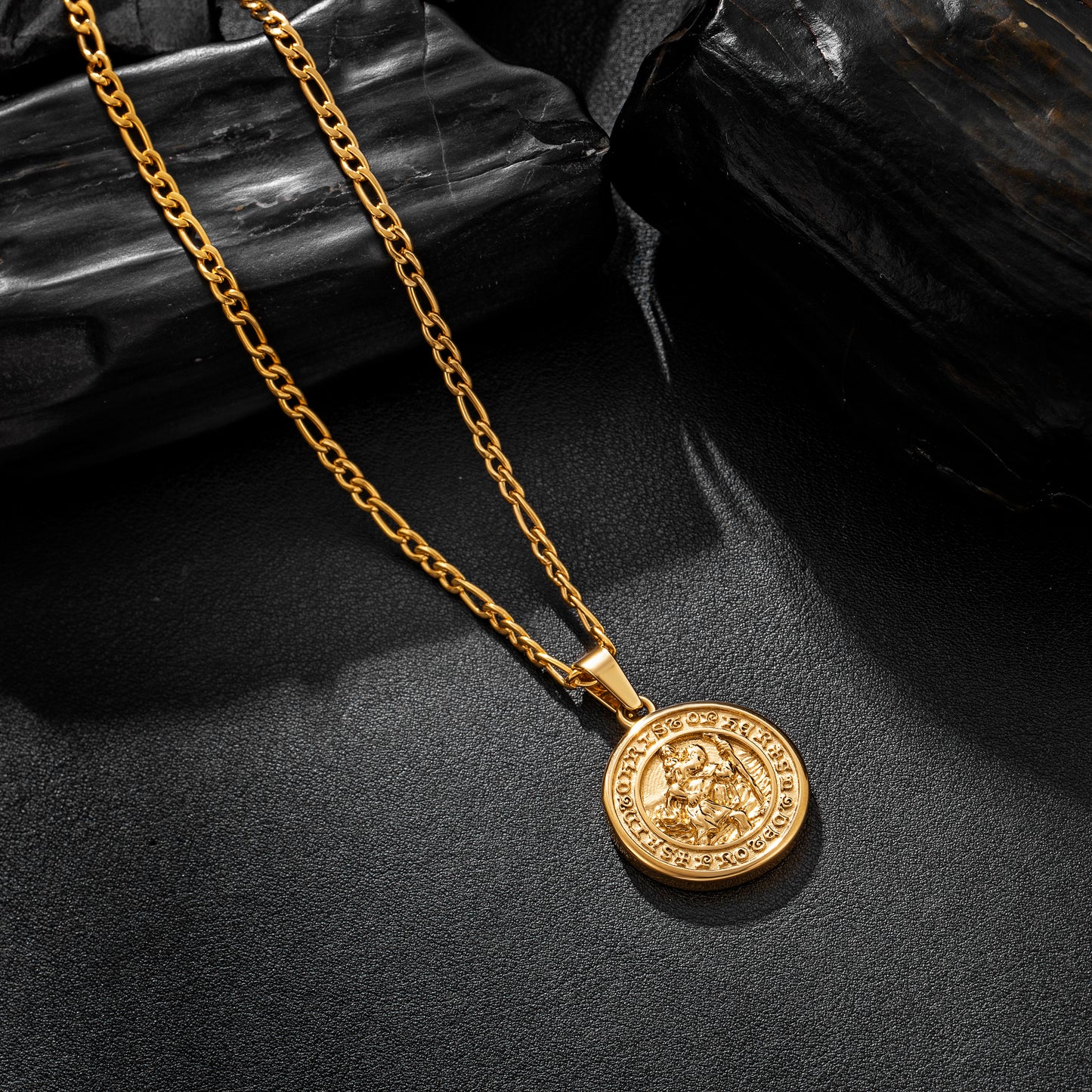 Gold Pendant Necklace Figaro Chain N00997