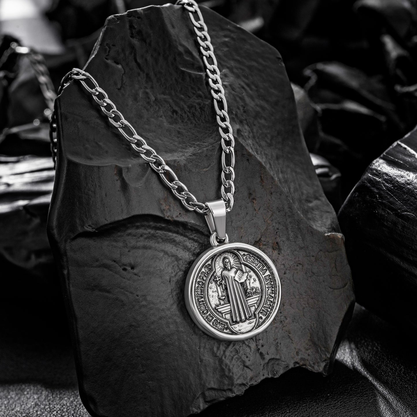Antique Silver Pendant Necklace Figaro Chain N00912