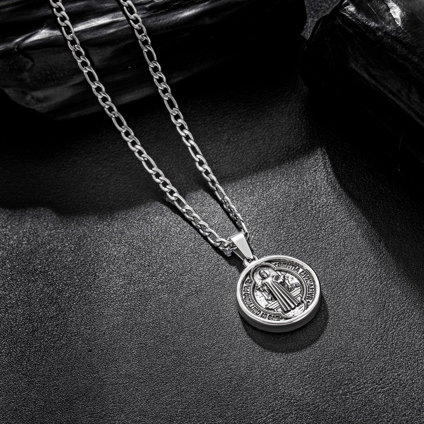 Antique Silver Pendant Necklace Figaro Chain N00912