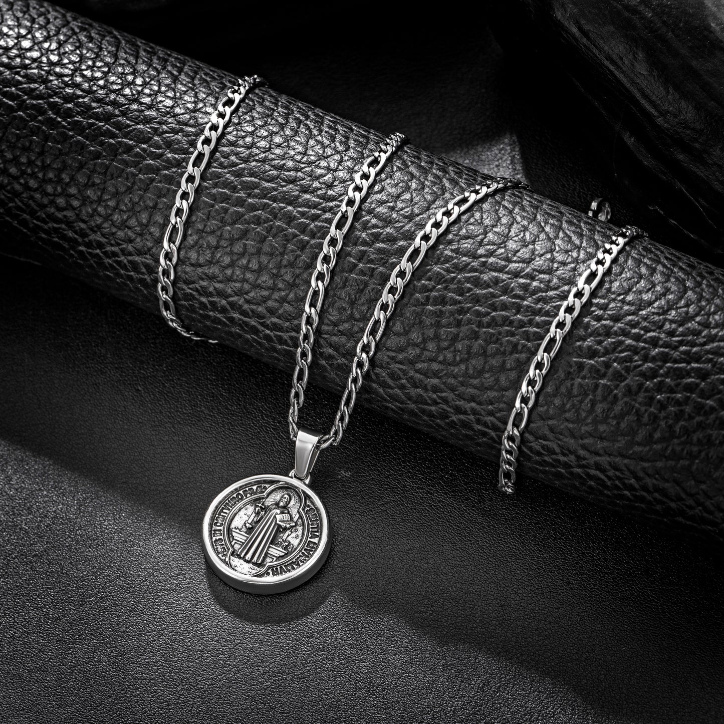 Antique Silver Pendant Necklace Figaro Chain N00912