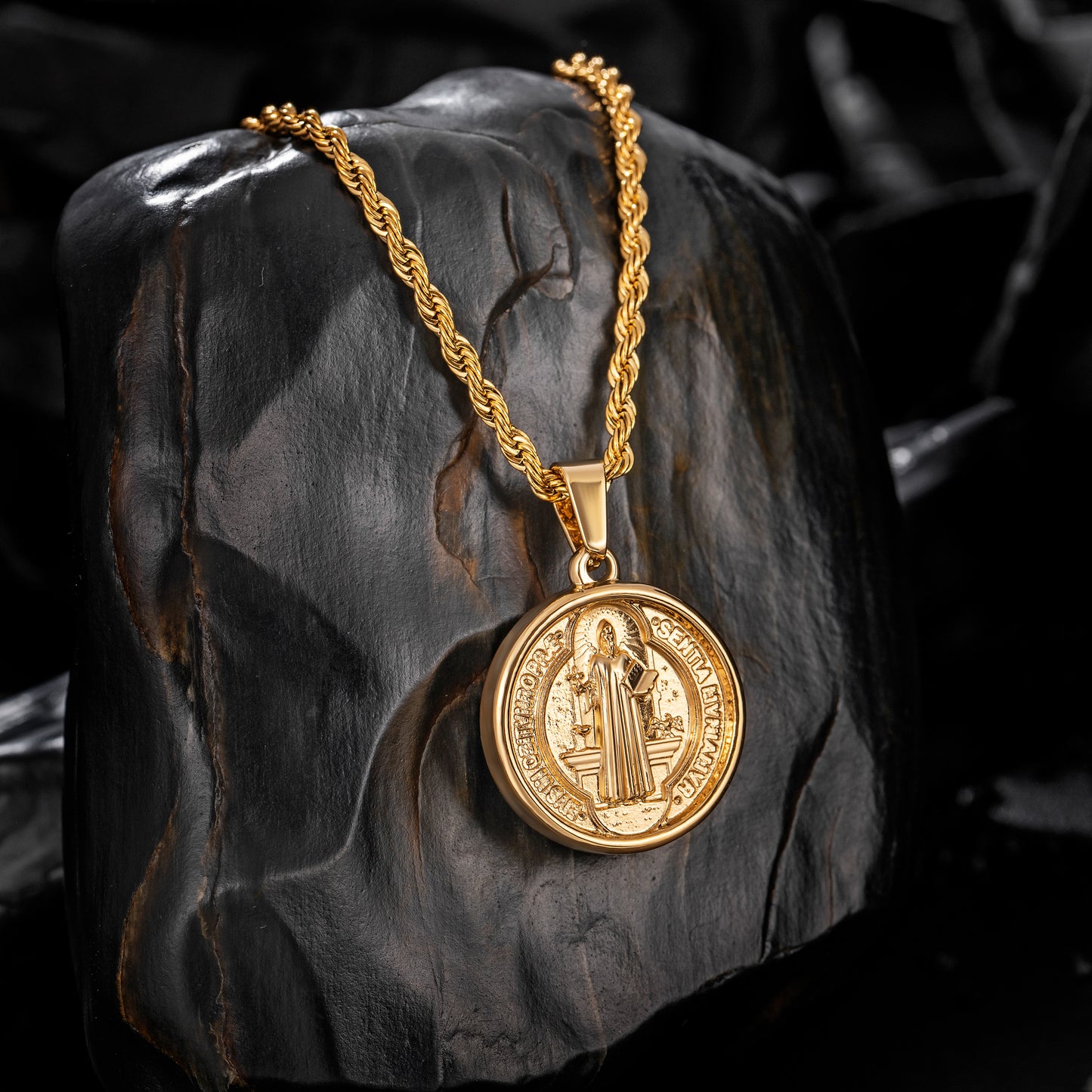 Gold Pendant Necklace Twisted Rope Chain N00927