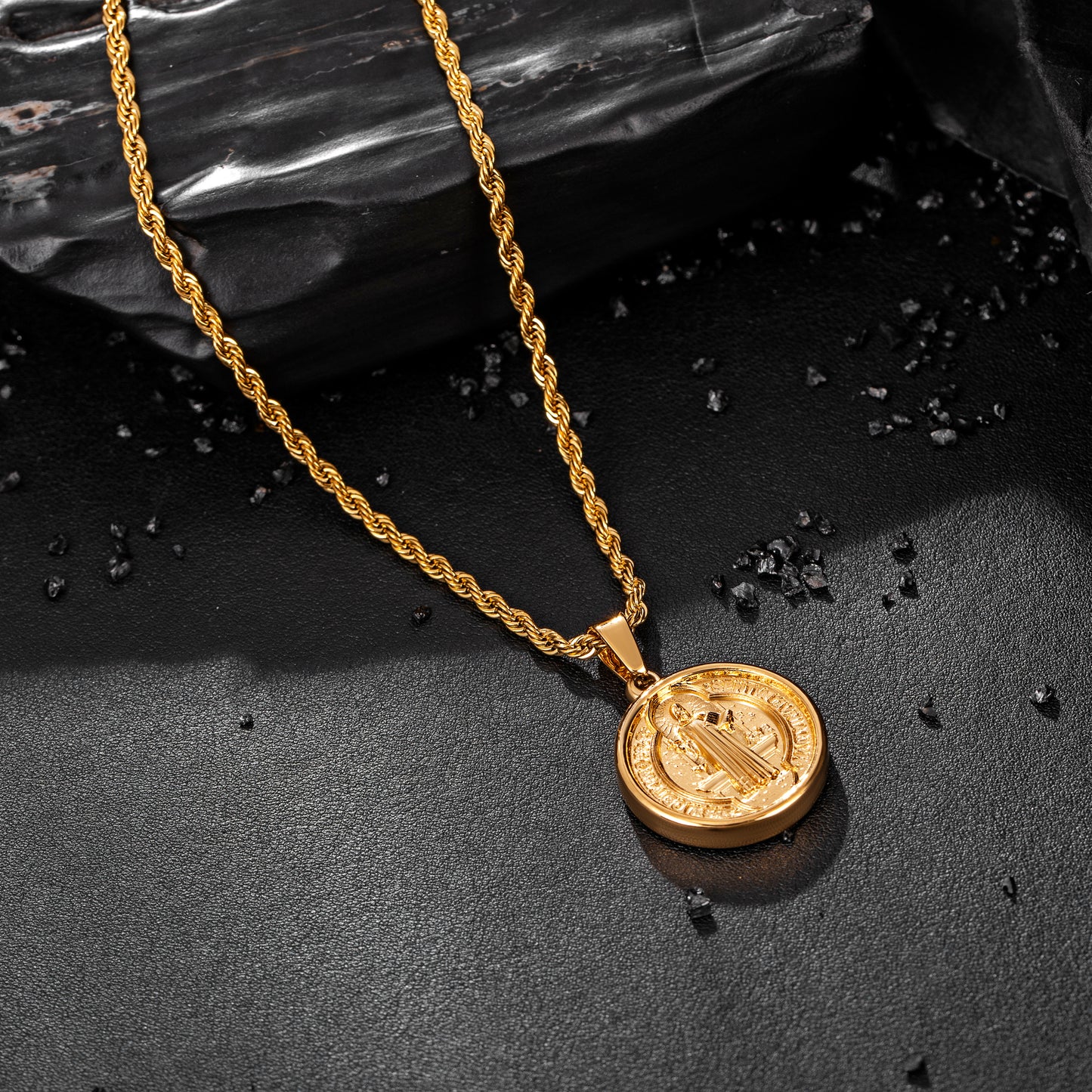 Gold Pendant Necklace Twisted Rope Chain N00927