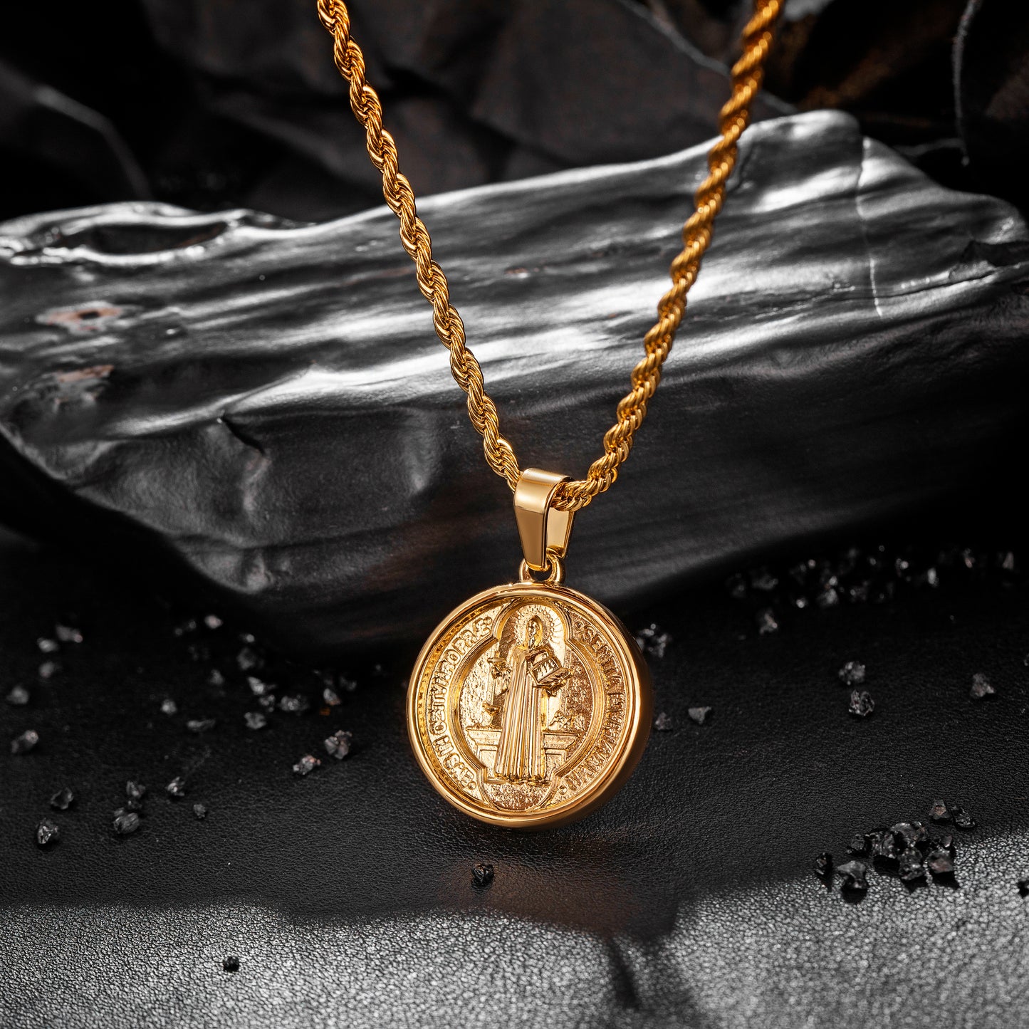 Gold Pendant Necklace Twisted Rope Chain N00927
