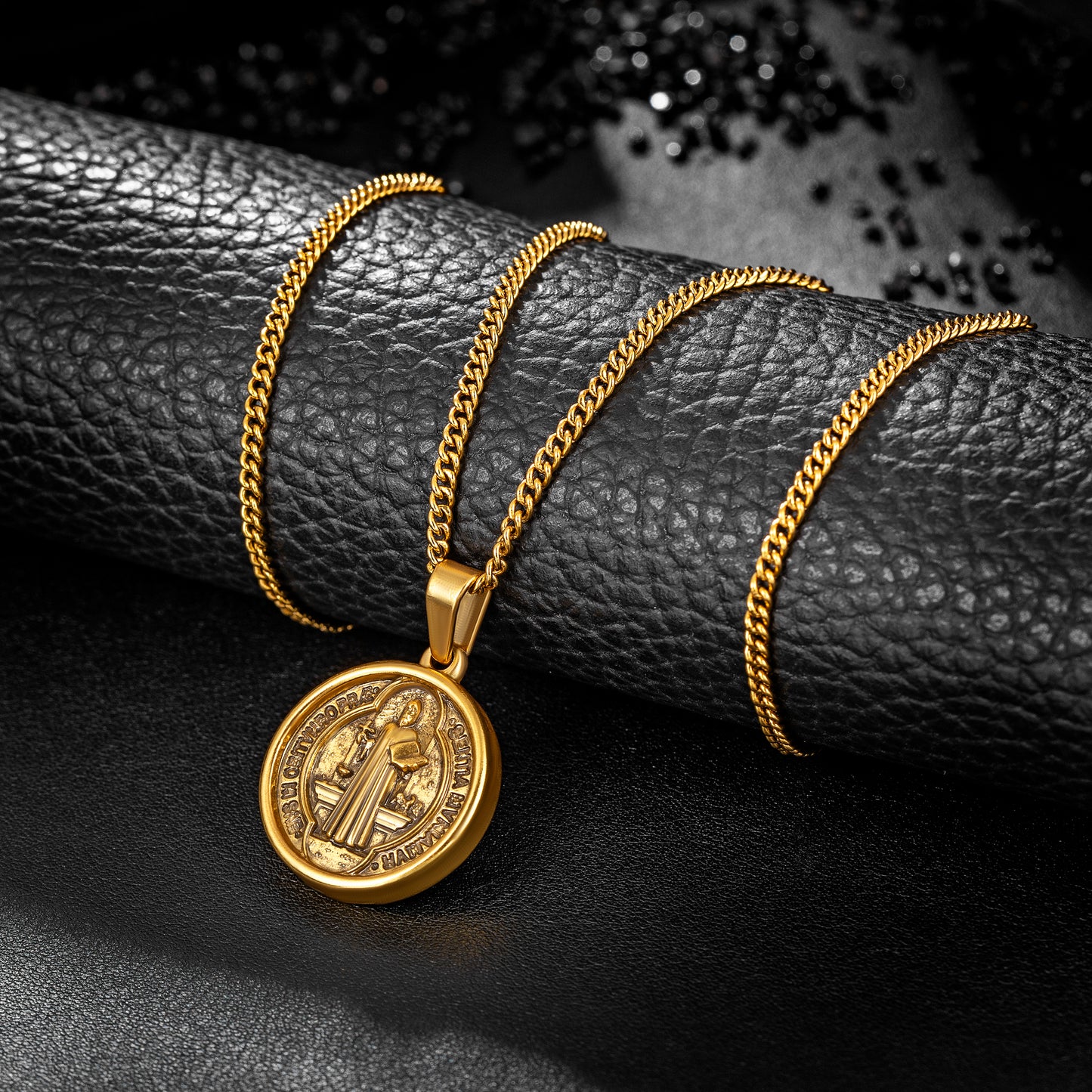 Antique Gold Pendant Necklace Curb Chain N00939