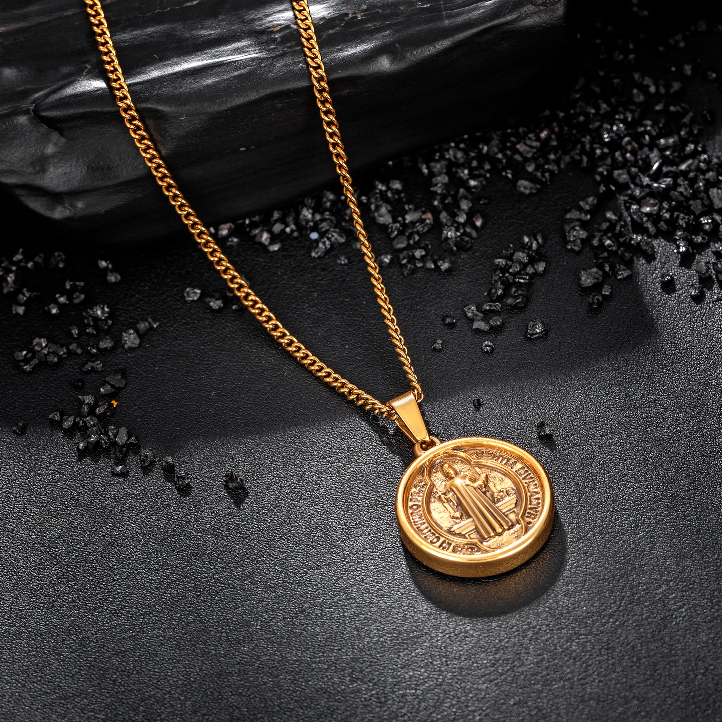 Antique Gold Pendant Necklace Curb Chain N00939