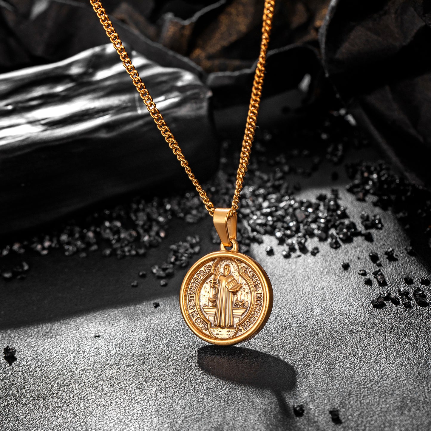 Antique Gold Pendant Necklace Curb Chain N00939