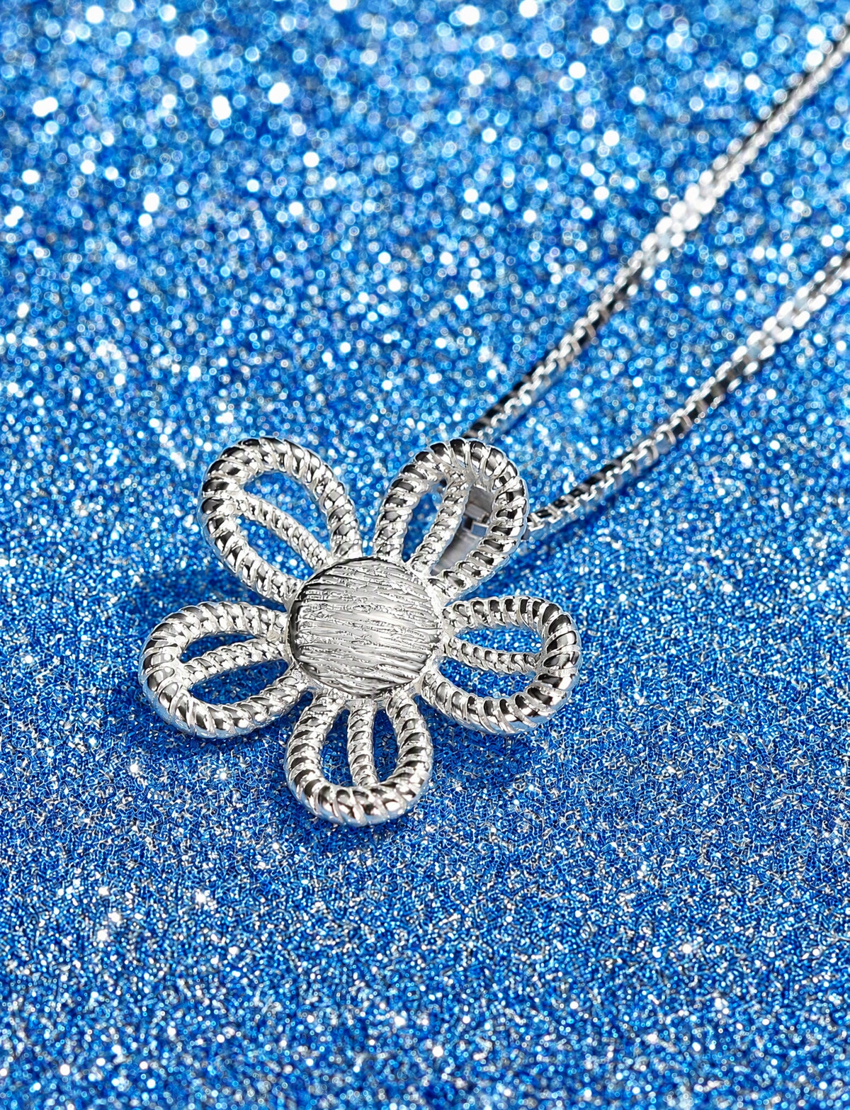 Flower Pendant Necklace for Women, Twisted Rope Petal Design, Textured Floral Jewelry for Everyday Outfits