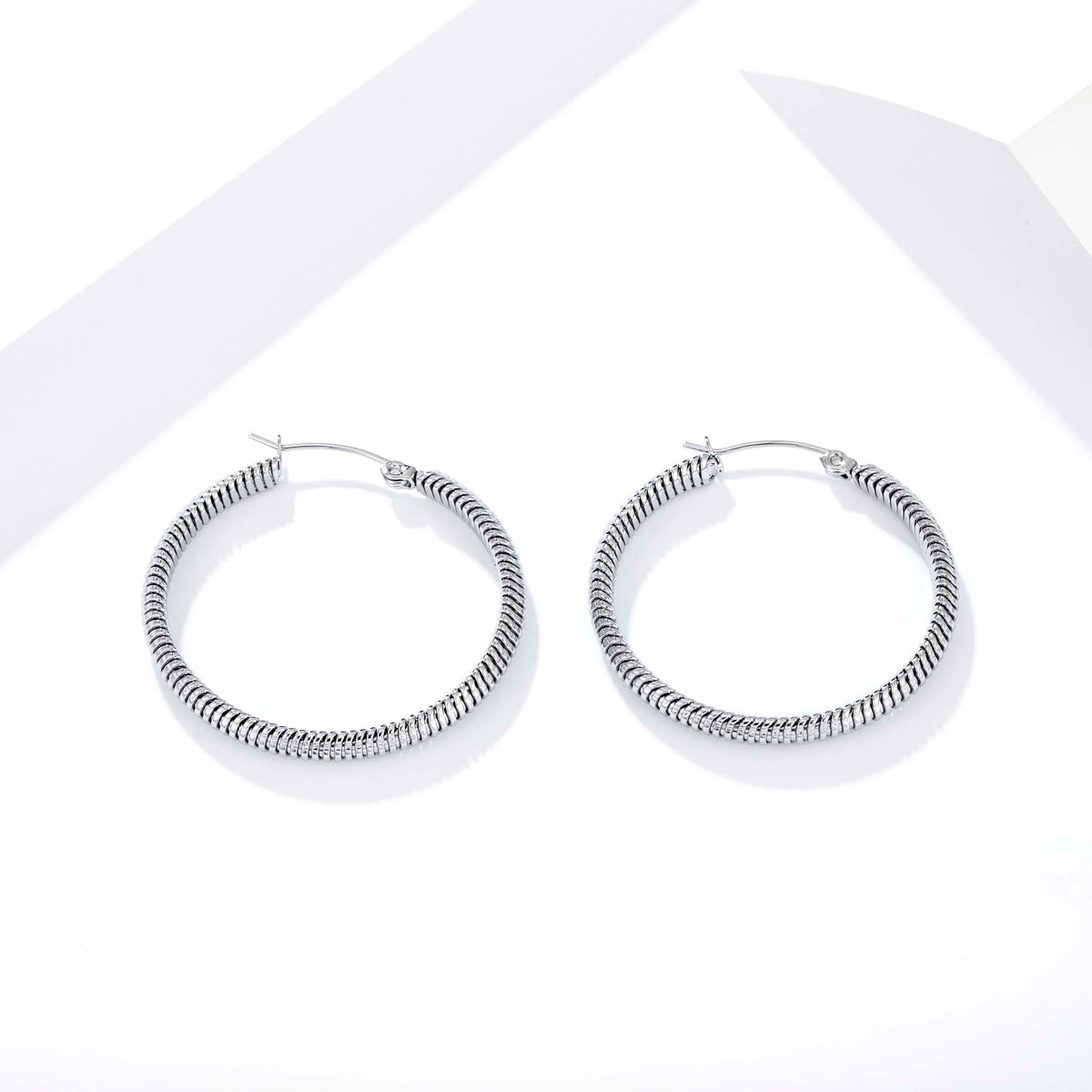 Stainless Steel Hoop Earrings for Women, Spiral Textured Silver Earrings, Ribbed Geometric Round Jewelry Accessories for Daily Wear