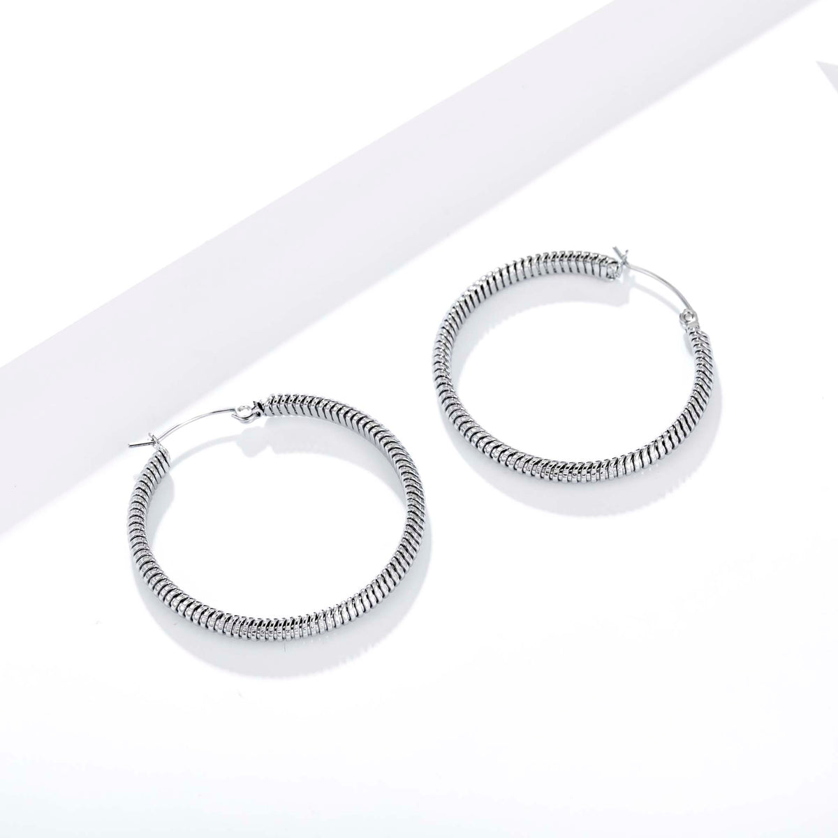 Stainless Steel Hoop Earrings for Women, Spiral Textured Silver Earrings, Ribbed Geometric Round Jewelry Accessories for Daily Wear