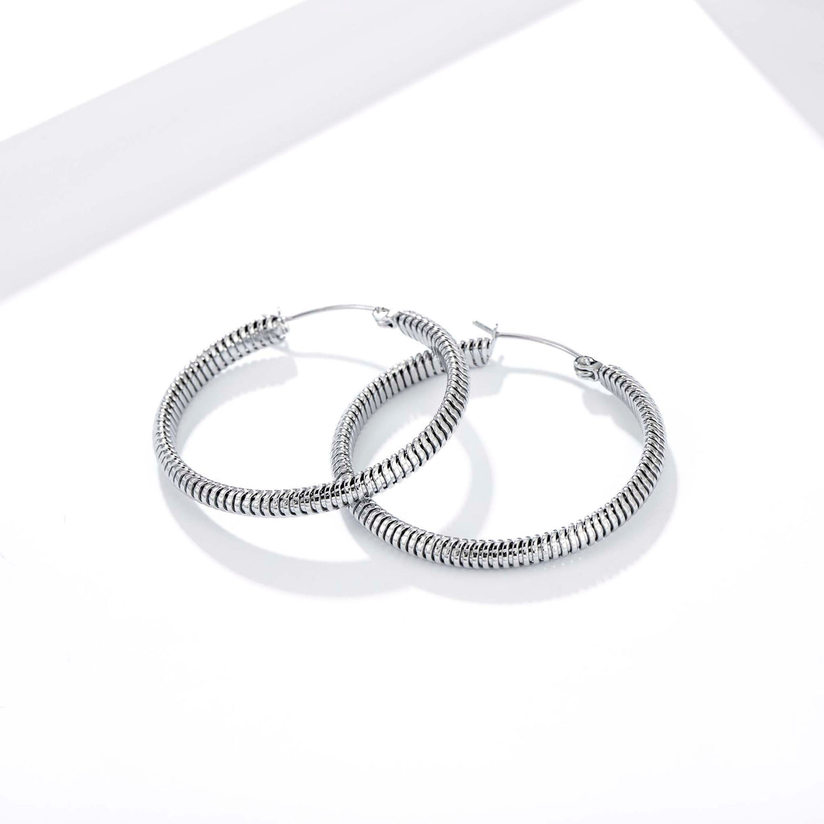 Stainless Steel Hoop Earrings for Women, Spiral Textured Silver Earrings, Ribbed Geometric Round Jewelry Accessories for Daily Wear