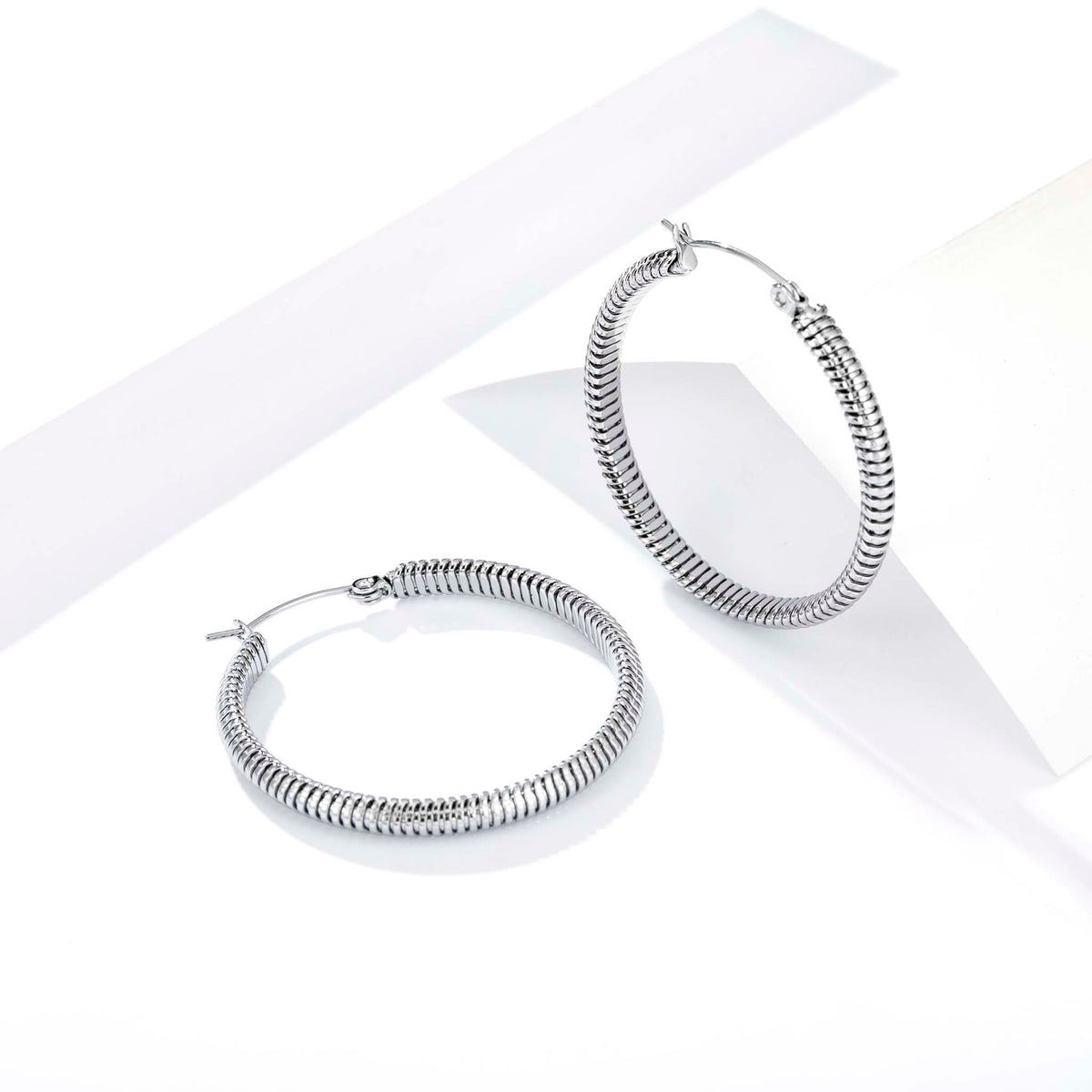 Stainless Steel Hoop Earrings for Women, Spiral Textured Silver Earrings, Ribbed Geometric Round Jewelry Accessories for Daily Wear