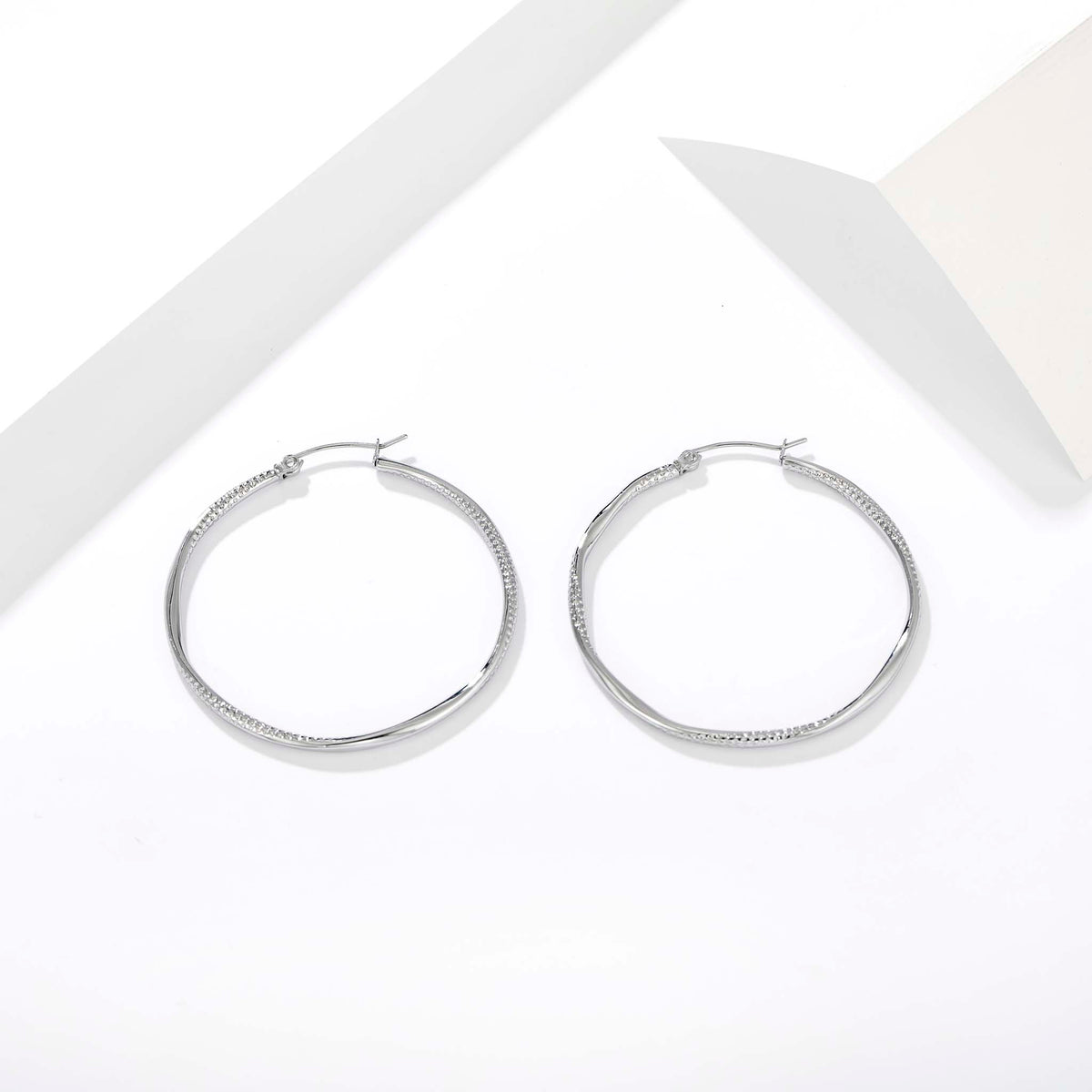 Stainless Steel Hoop Earrings for Women, Geometric Round Textured Hoop Earrings with Minimalist Metal Design, Modern Fashion Jewelry for Everyday Wear