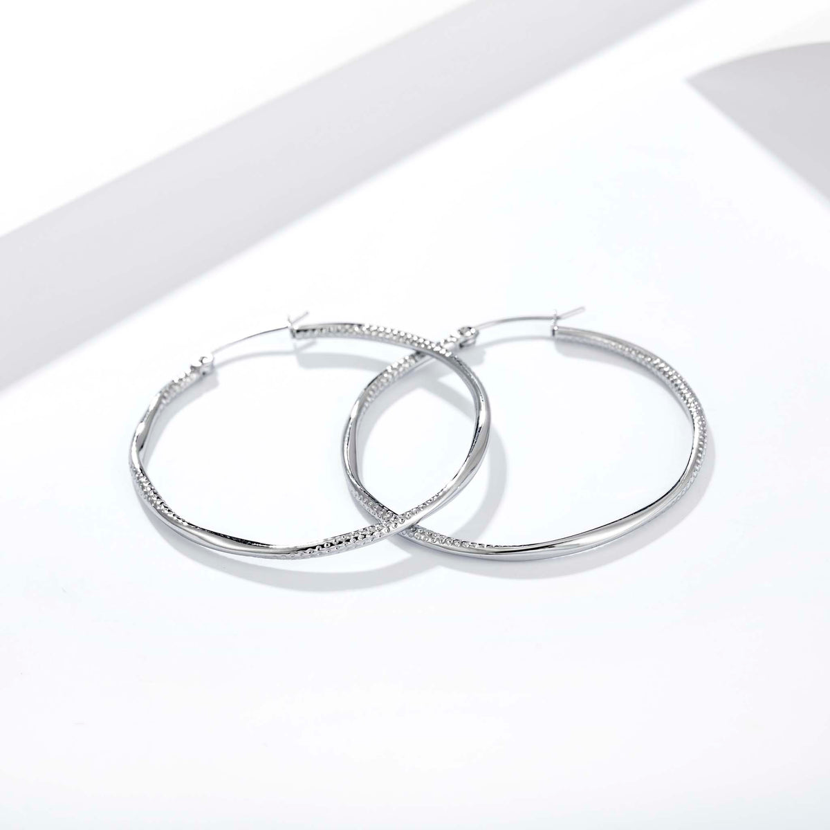 Stainless Steel Hoop Earrings for Women, Geometric Round Textured Hoop Earrings with Minimalist Metal Design, Modern Fashion Jewelry for Everyday Wear