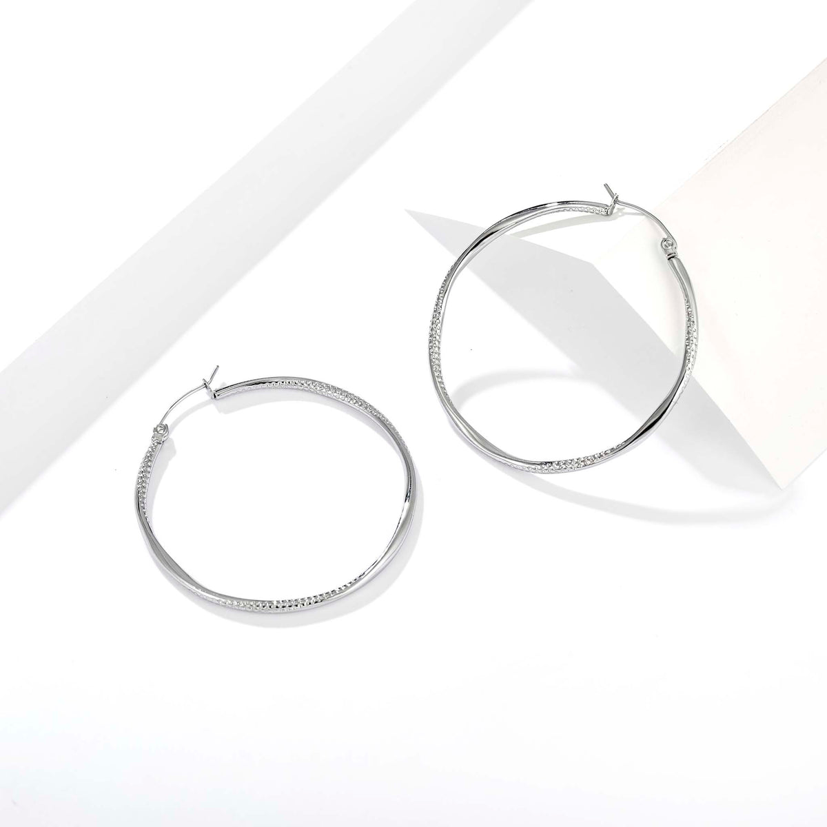 Stainless Steel Hoop Earrings for Women, Geometric Round Textured Hoop Earrings with Minimalist Metal Design, Modern Fashion Jewelry for Everyday Wear