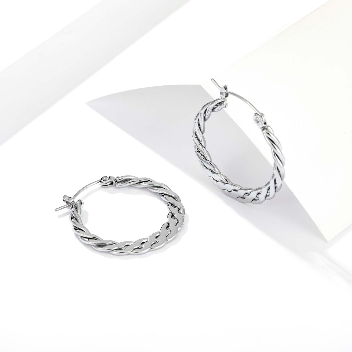 Stainless Steel Hoop Earrings for Women, Twisted Geometric Round Hoop Earrings with Minimalist Metal Design, Modern Fashion Jewelry for Everyday Wear