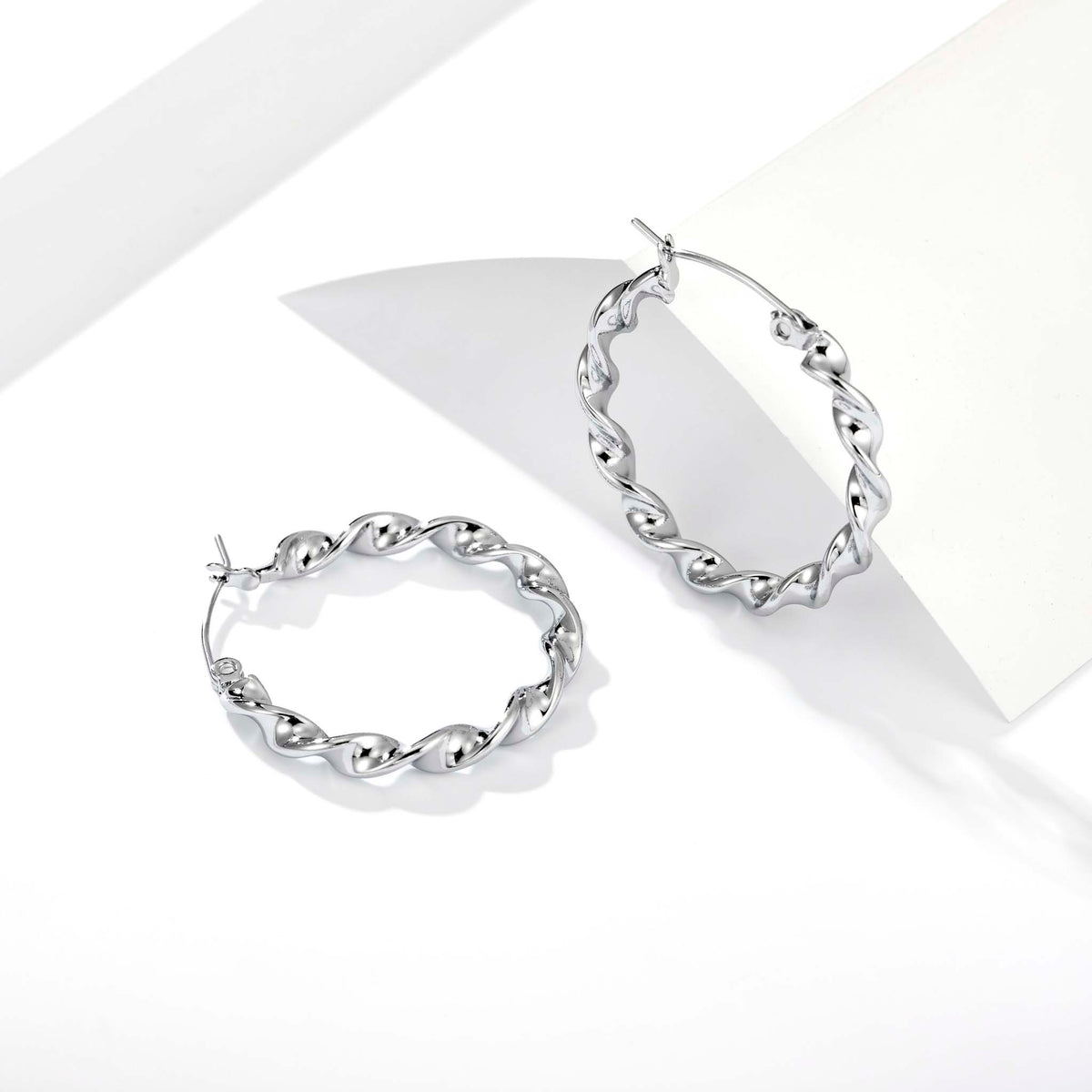 Twisted Hoop Earrings for Women, Geometric Round Earrings, Spiral Texture Jewelry Pair for Daily and Occasion Wear