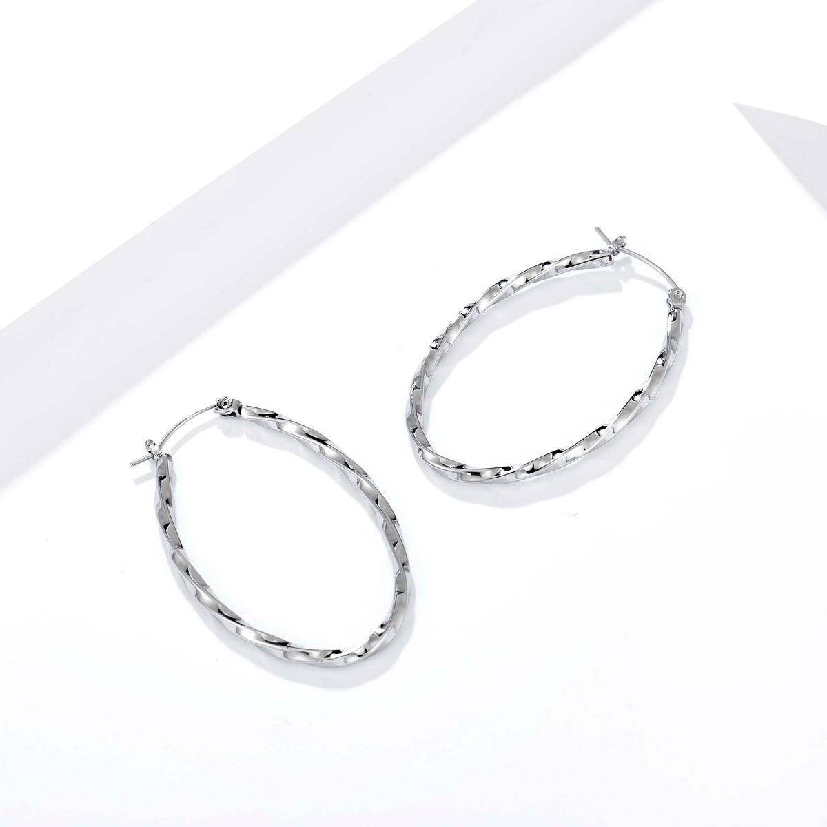 Twisted Oval Hoop Earrings for Women, Geometric Textured Earrings, Polished Jewelry Pair for Daily and Occasion Wear