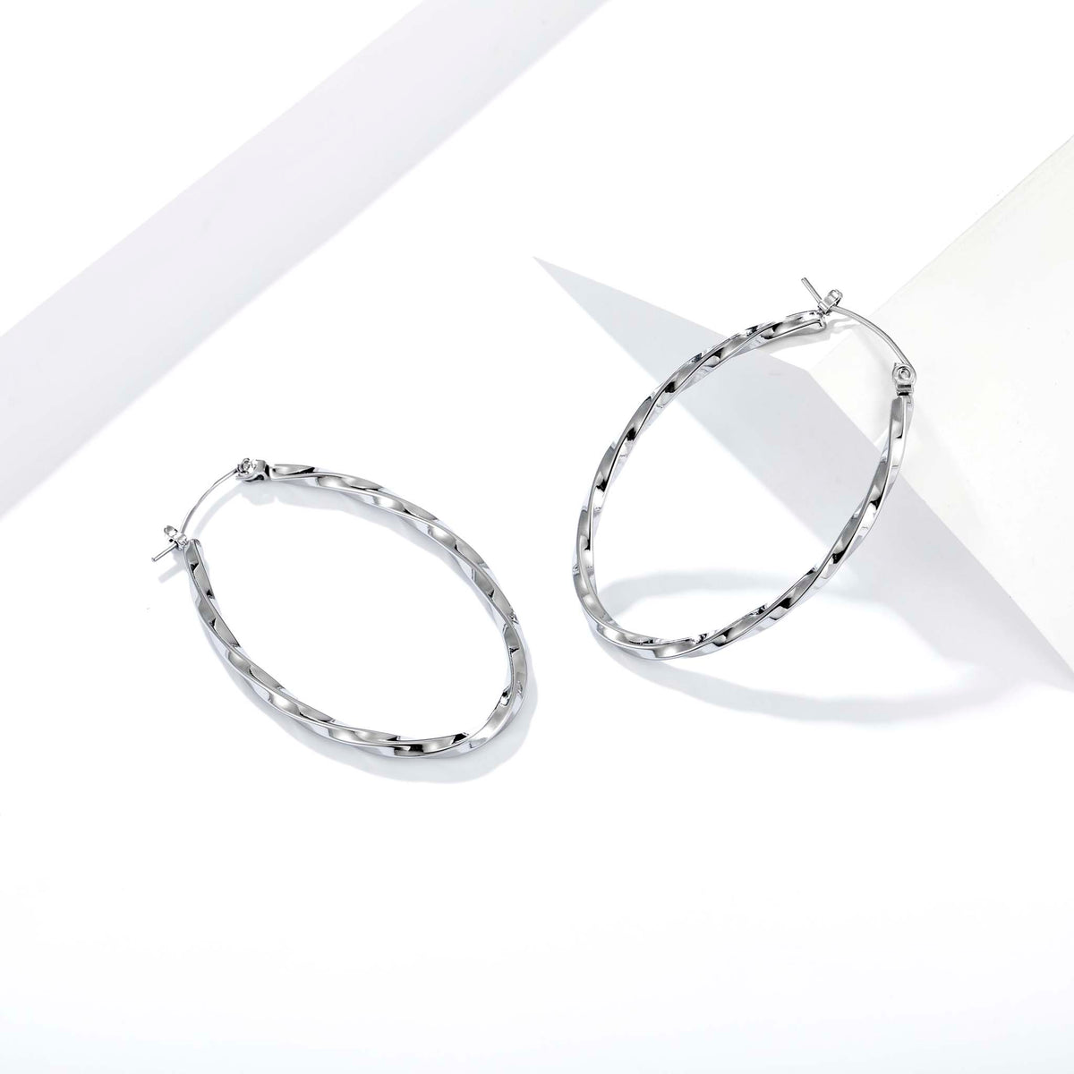 Twisted Oval Hoop Earrings for Women, Geometric Textured Earrings, Polished Jewelry Pair for Daily and Occasion Wear