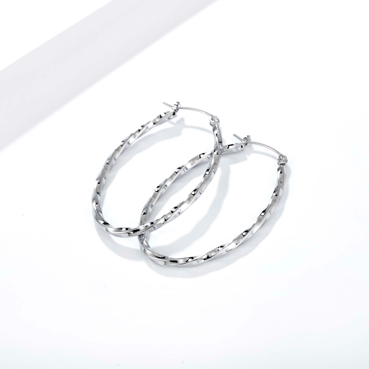 Twisted Oval Hoop Earrings for Women, Geometric Textured Earrings, Polished Jewelry Pair for Daily and Occasion Wear