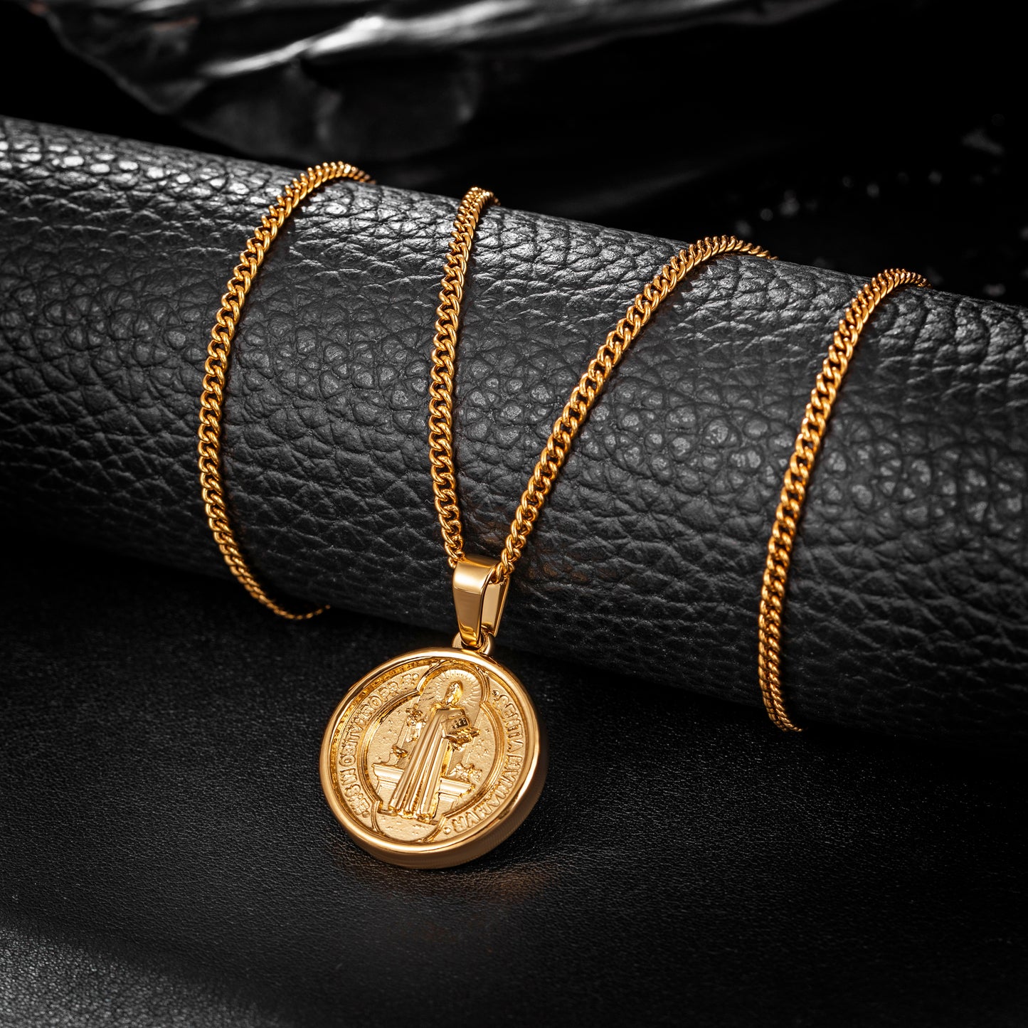 Gold Pendant Necklace Curb Chain N00922