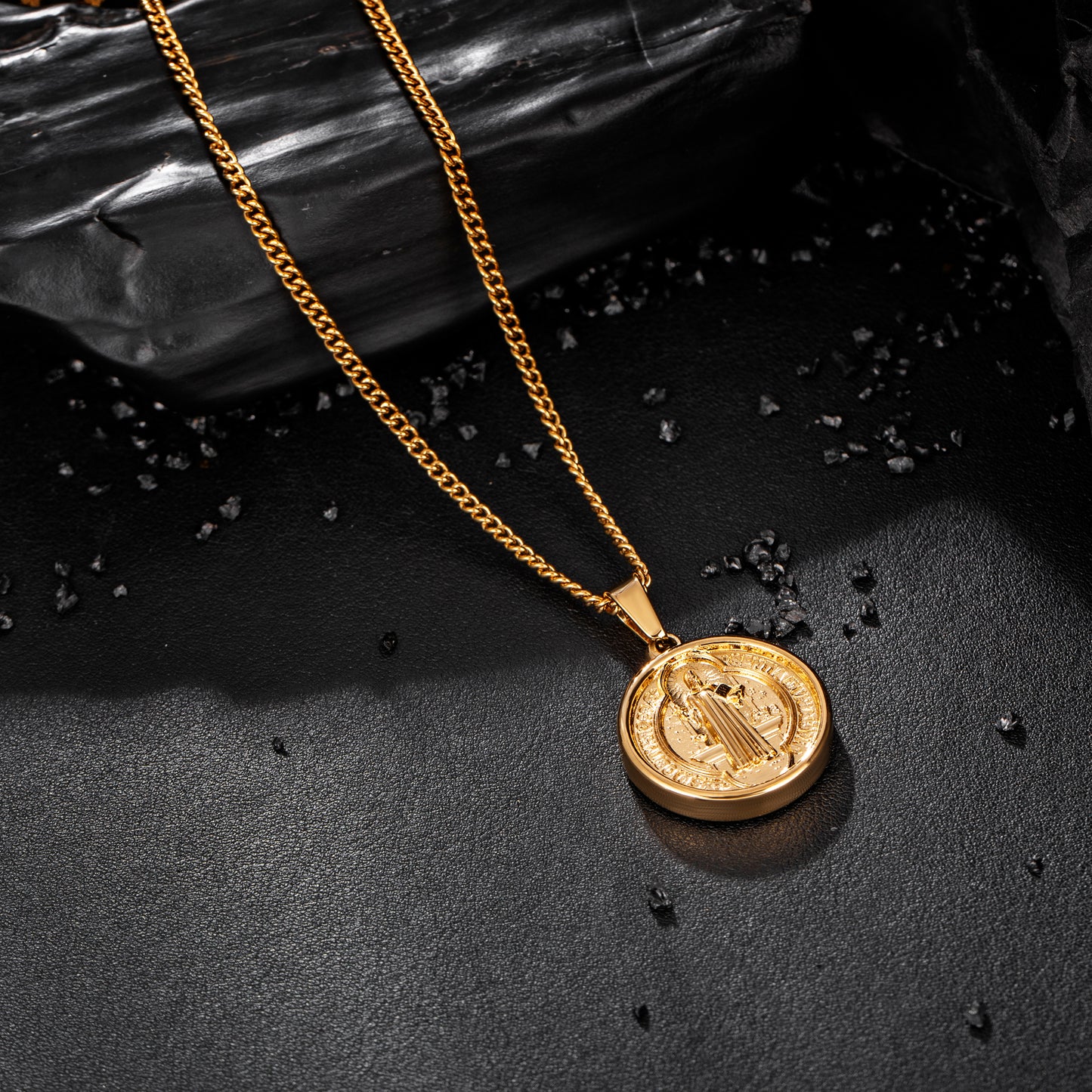 Gold Pendant Necklace Curb Chain N00922