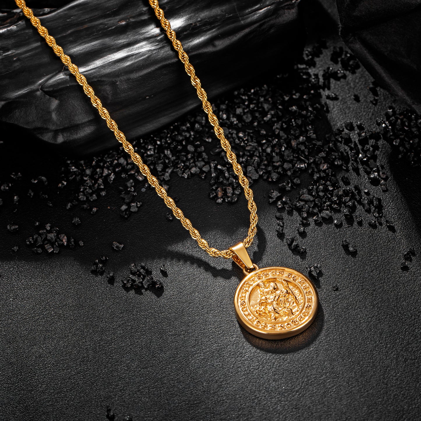 Gold  Pendant Necklace Twisted Rope Chain N00995