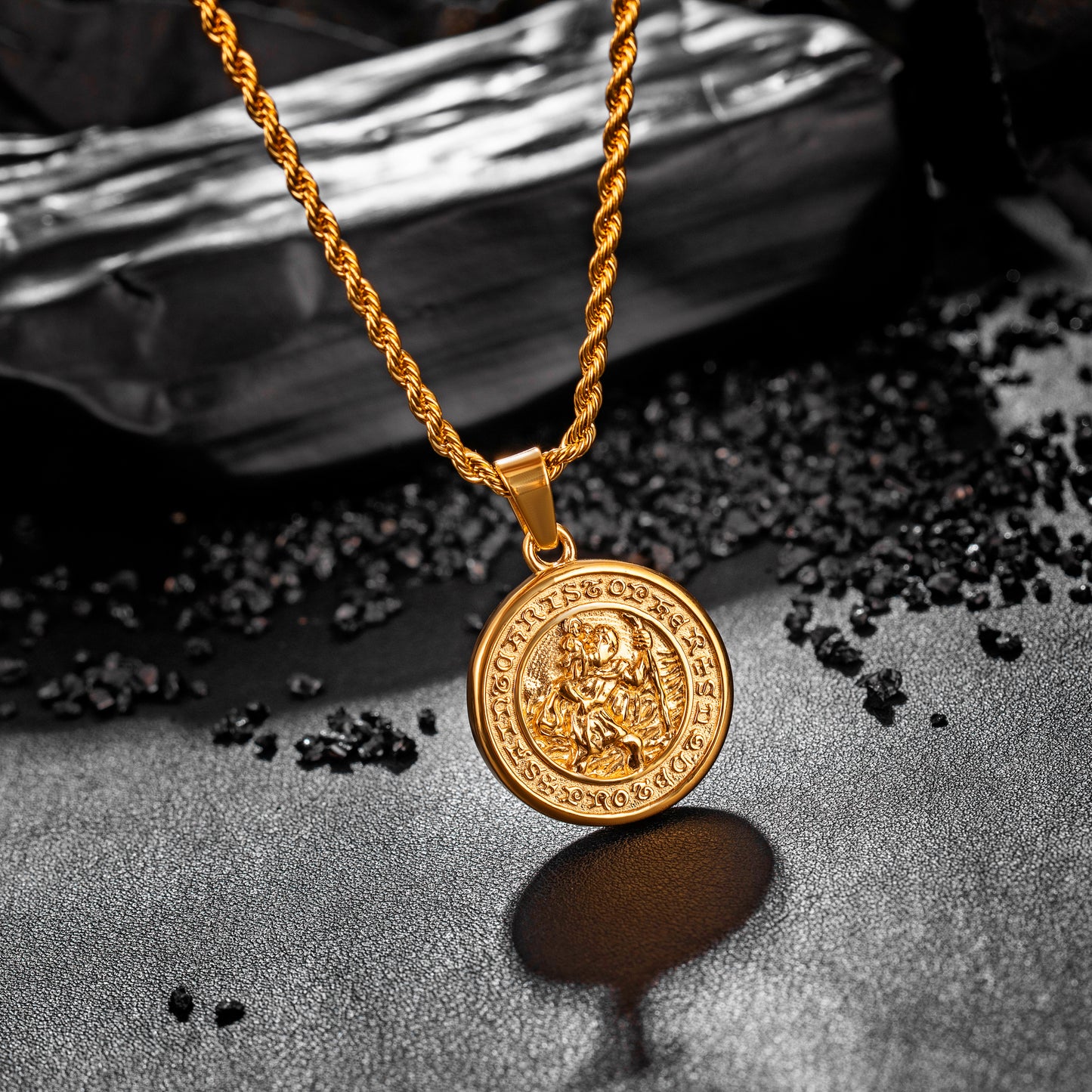 Gold  Pendant Necklace Twisted Rope Chain N00995