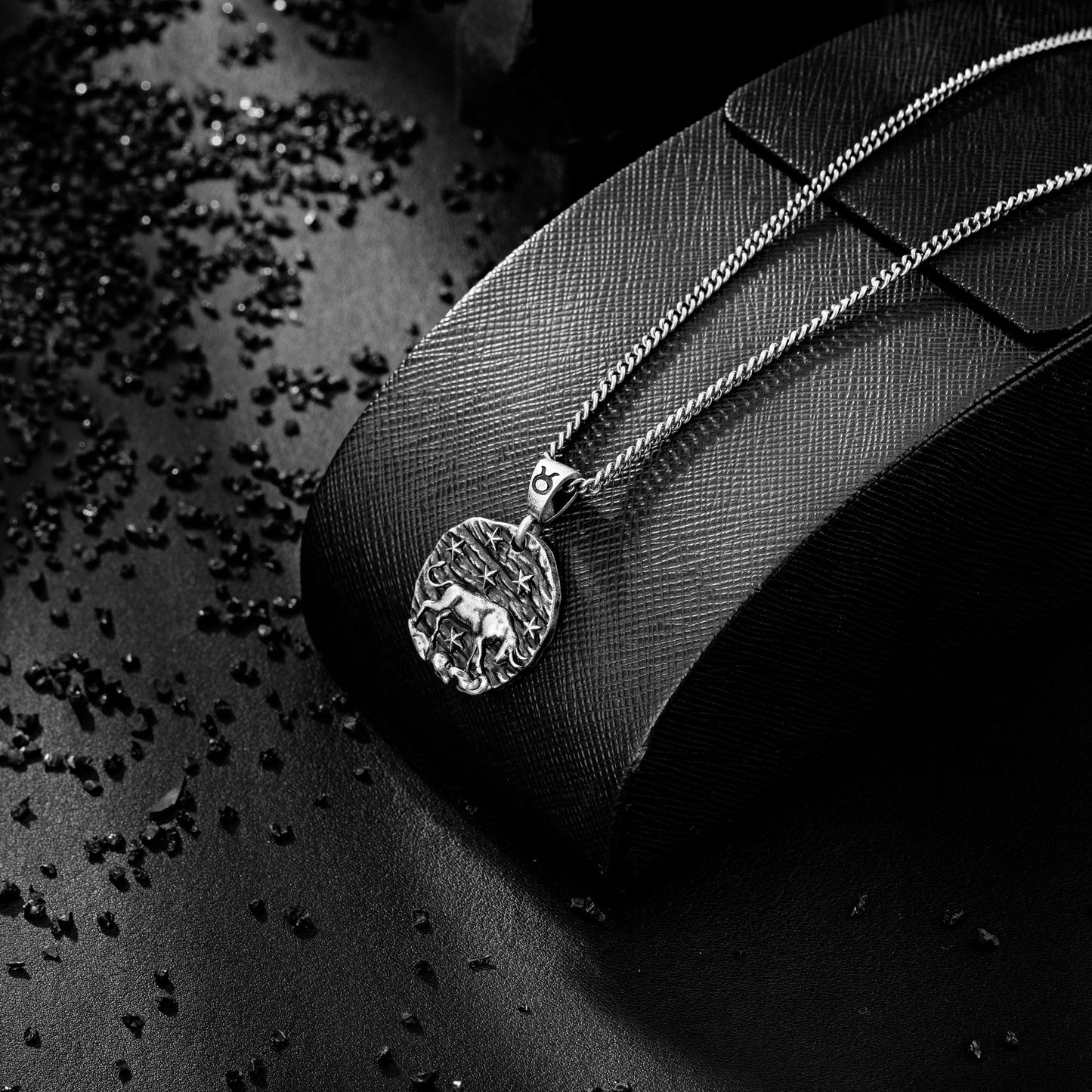 Amulets Necklace Of Taurus (4.20-5.20)